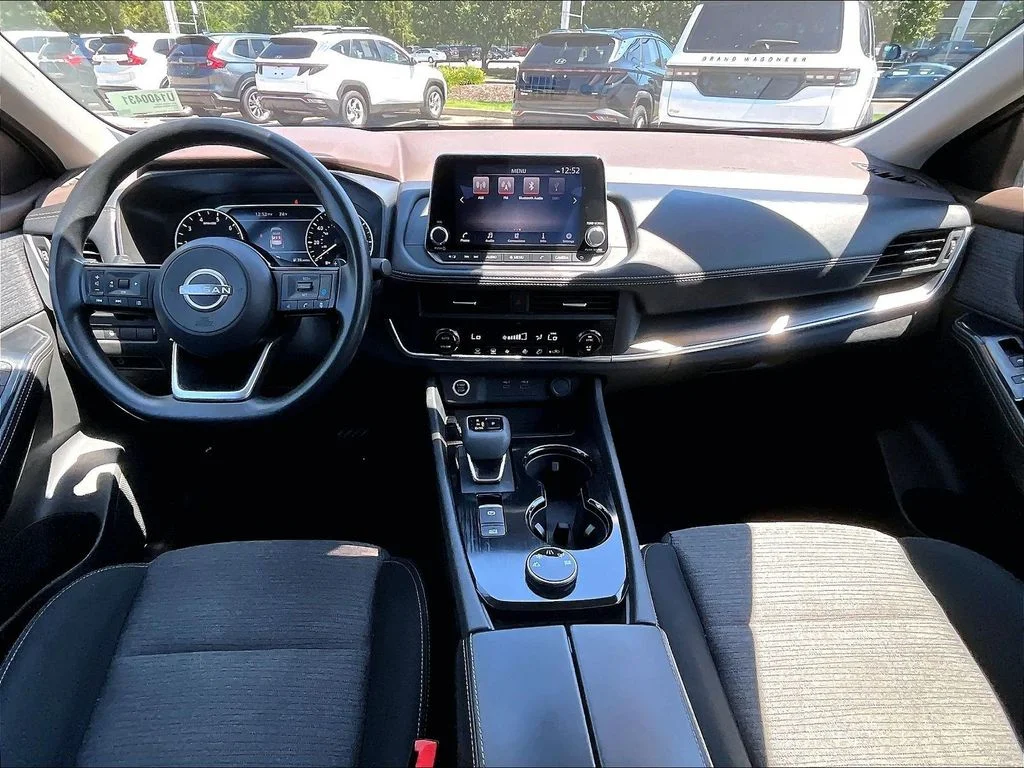 Used 2023 Red Nissan SV image 21