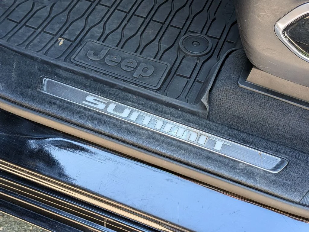 Used 2023 Black Jeep Summit Reserve image 31