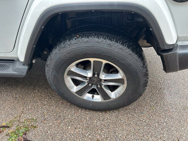 Used 2022 Bright White Clearcoat Jeep Unlimited Sahara image 15