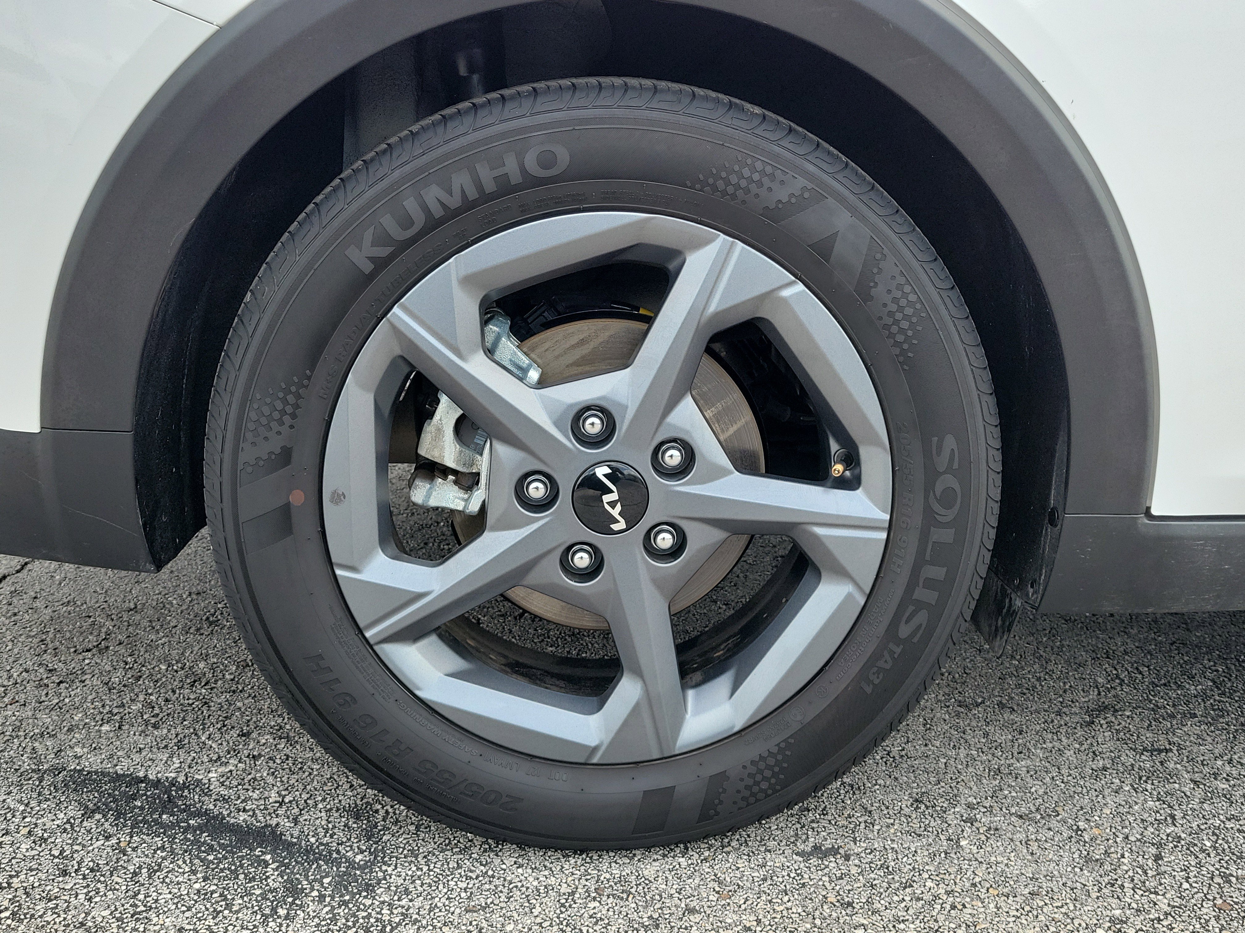 Used 2025 Snow White Pearl Kia LXS image 8