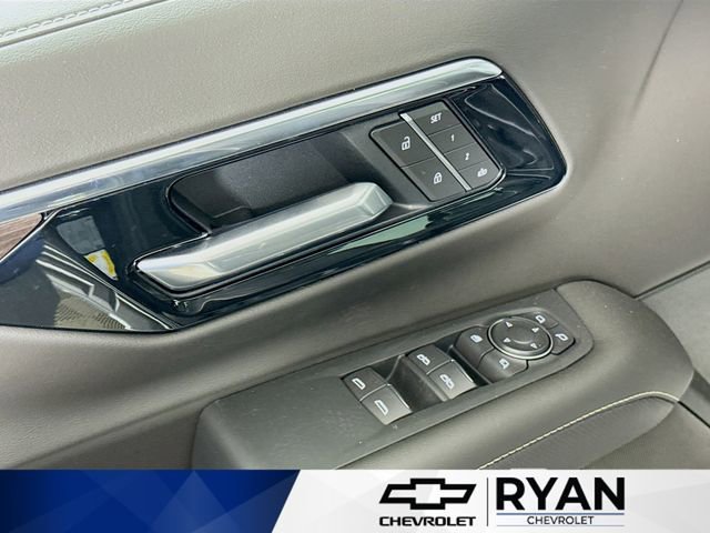2026 Chevrolet Suburban Premier - Photo 18