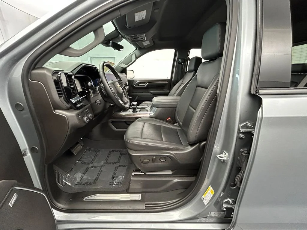 2025 Chevrolet Silverado 1500 LTZ - Photo 12