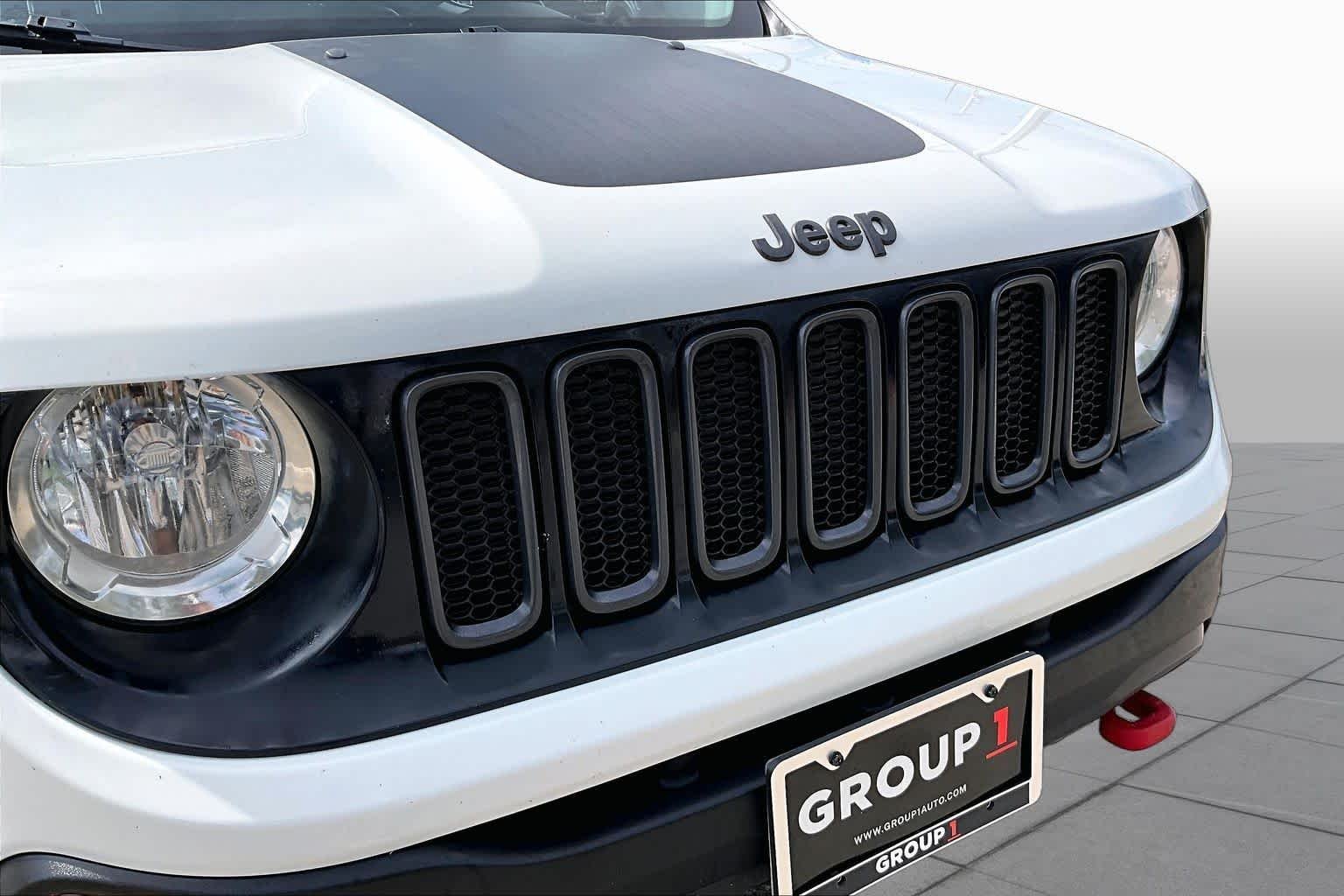 Used 2017 Alpine White Jeep Trailhawk image 29