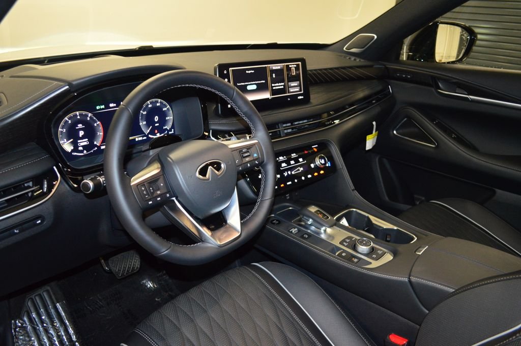 Used 2026 White / Black INFINITI Autograph image 4