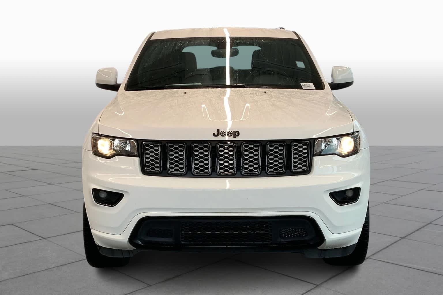 Used 2018 Bright White Clearcoat Jeep Altitude image 4