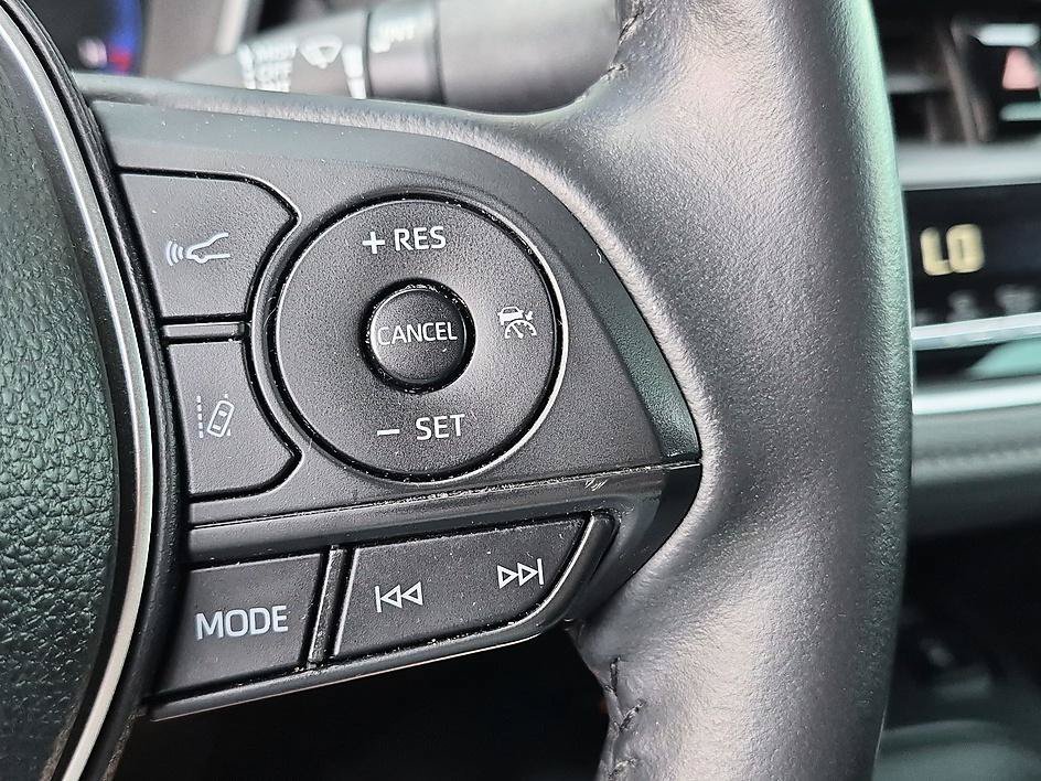 Used 2021 BLIZZARD PEARL Toyota XSE image 18