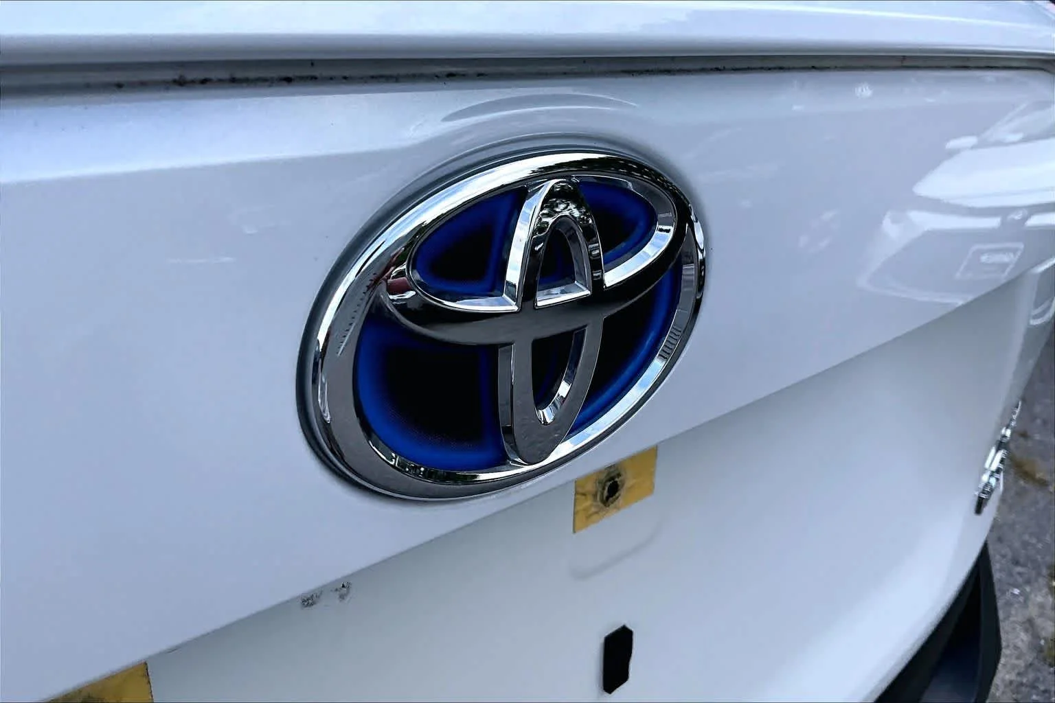 Certified Used 2024 Wind Chill Pearl Toyota Hybrid XLE Premium image 30