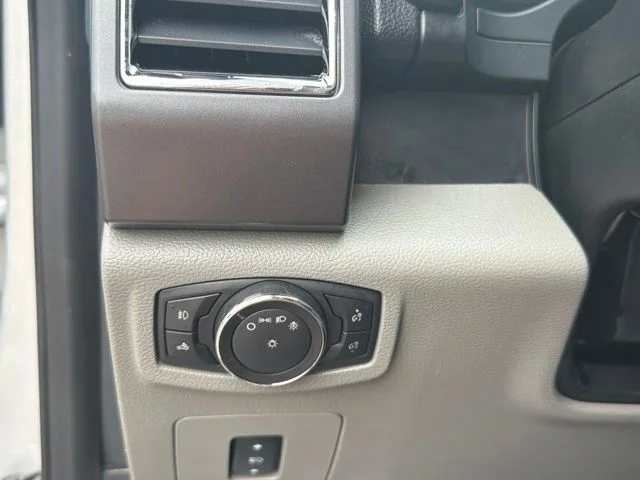 Used 2015 Silver Ford XLT image 27