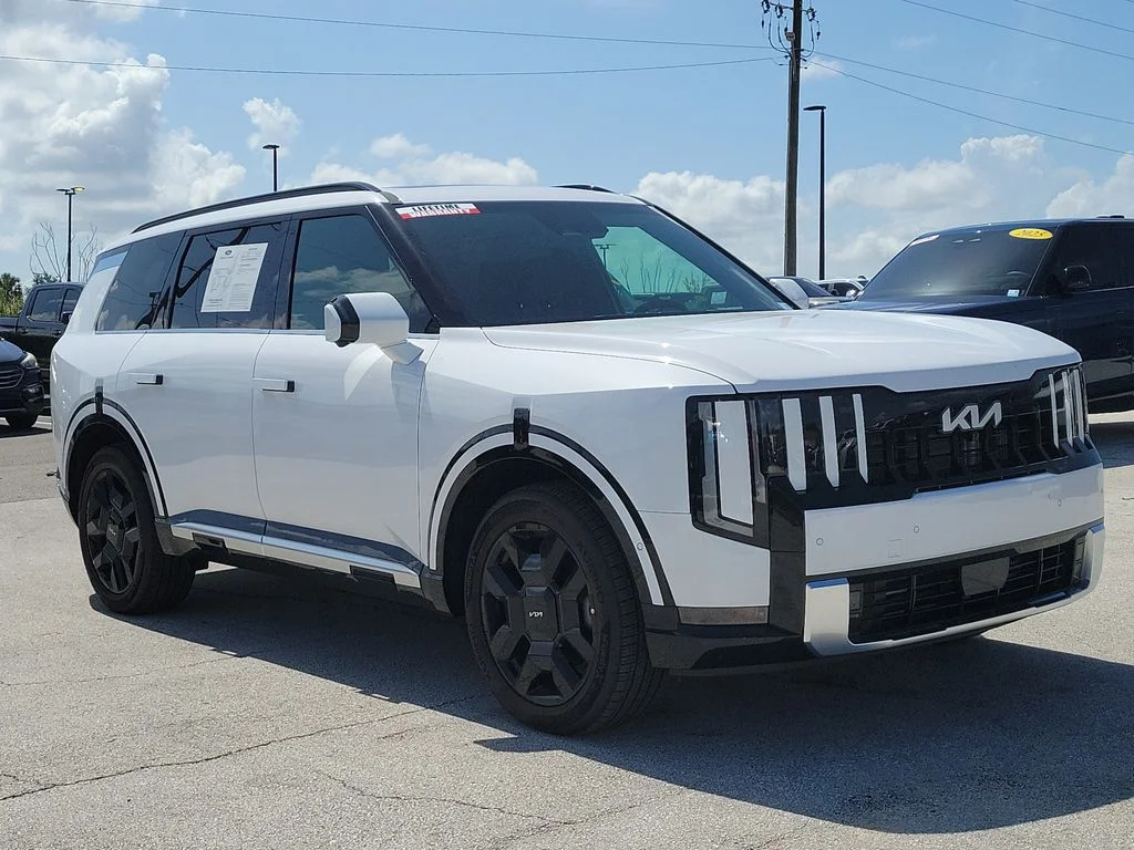 Used 2027 Glacial White Pearl Kia SX image 1