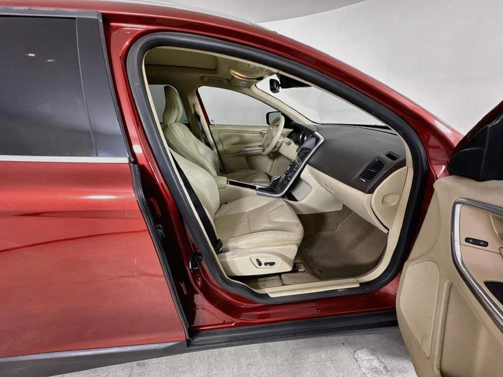 Used 2013 Red Volvo 3.2 image 31