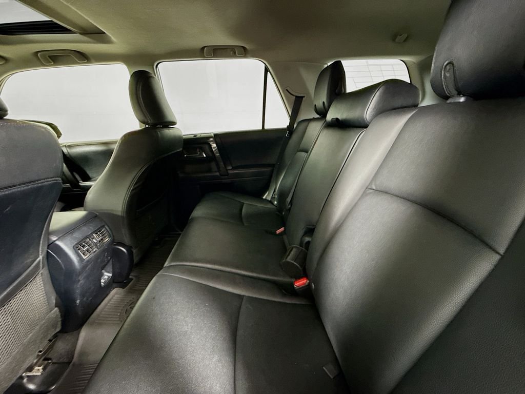 Used 2021 Classic Silver Metallic Toyota Venture image 22