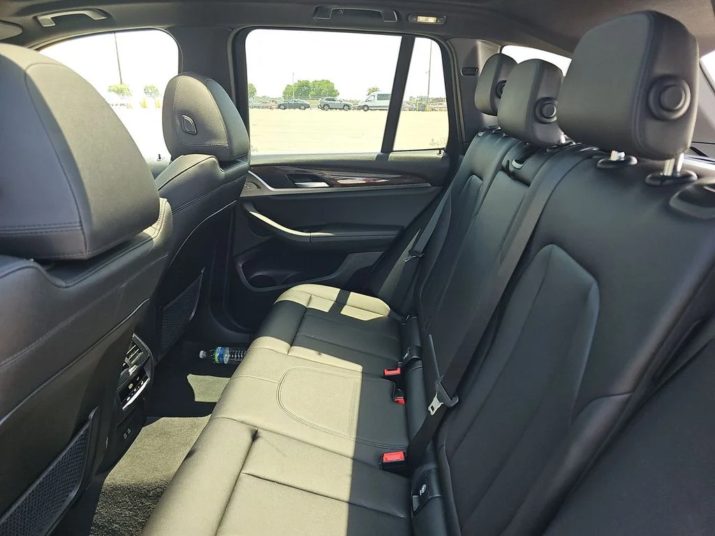 Used 2021 Gray BMW xDrive30i image 6