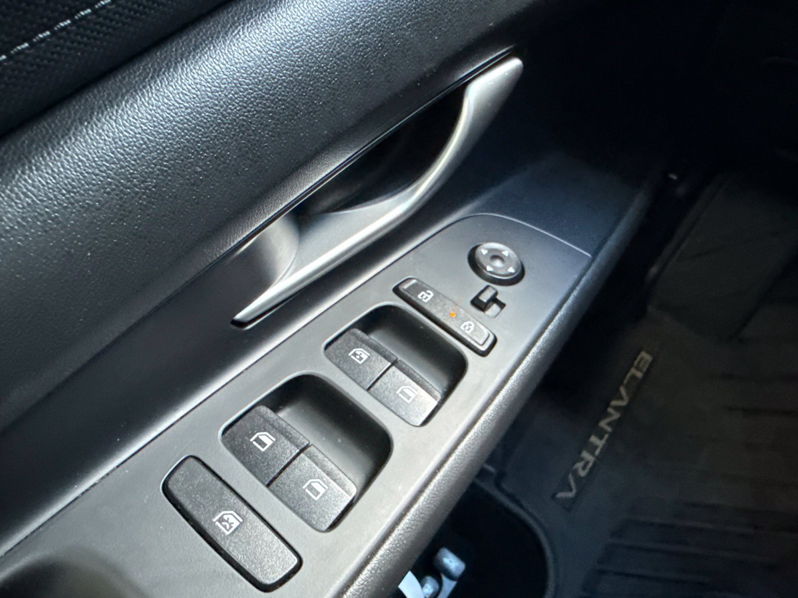Used 2022  Hyundai SEL image 37