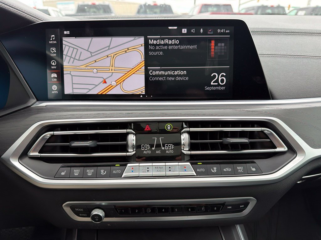 Certified Used 2022 Arctic Gray Metallic BMW xDrive40i image 19