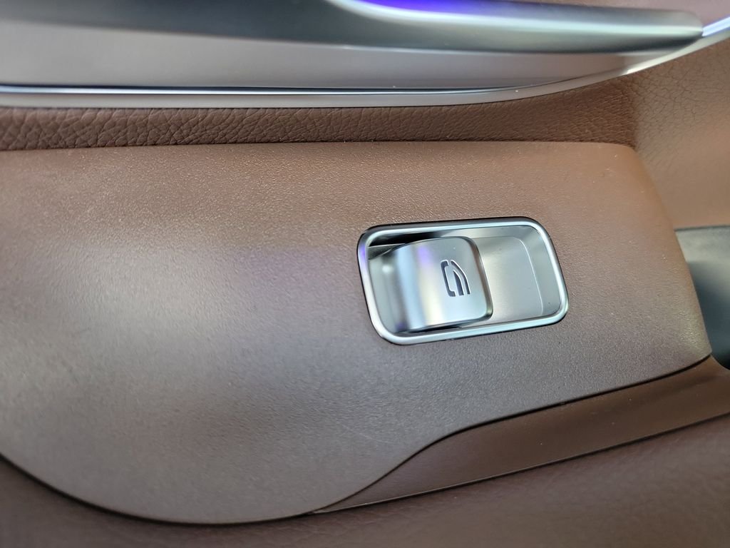New 2026 MANUFAKTUR Ireland Mid Green Metallic Mercedes-Benz GLS 450 image 10
