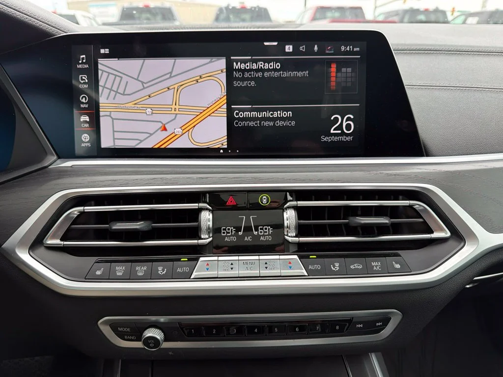 Used 2022 Gray BMW xDrive40i image 19