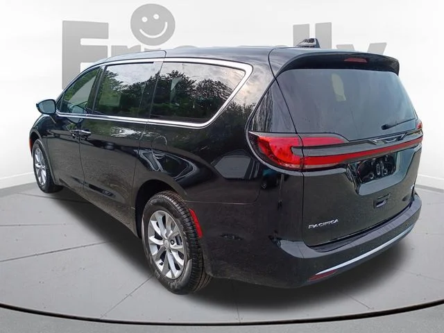 New 2027 Diamond Black Crystal Pearl-Coat Exterior Paint Chrysler Select image 7