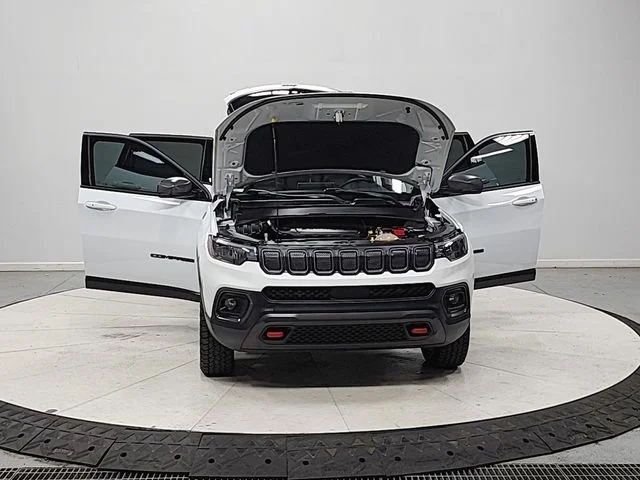 Used 2022 White Jeep Trailhawk image 10