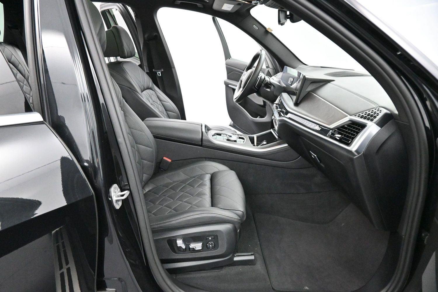 Used 2024 Carbon Black Metallic BMW xDrive40i image 34