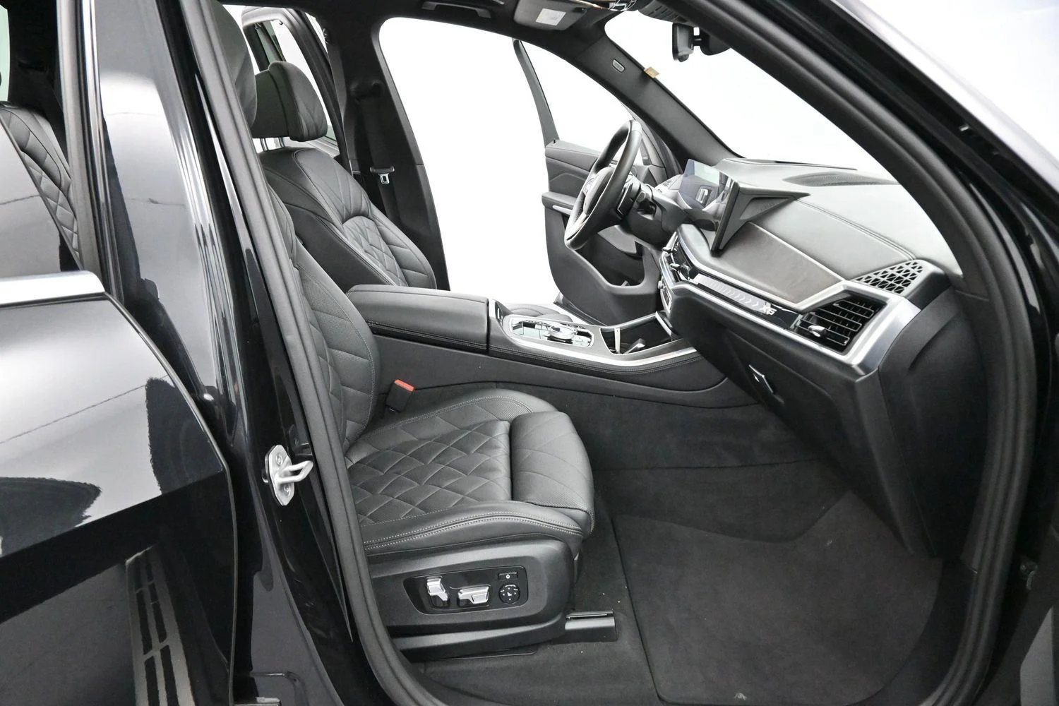 Used 2024 Carbon Black Metallic BMW xDrive40i image 34