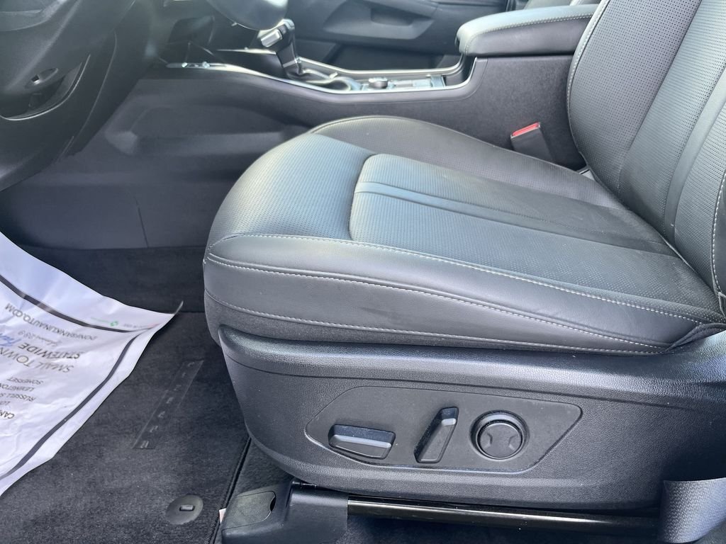Used 2025 White Kia S image 18