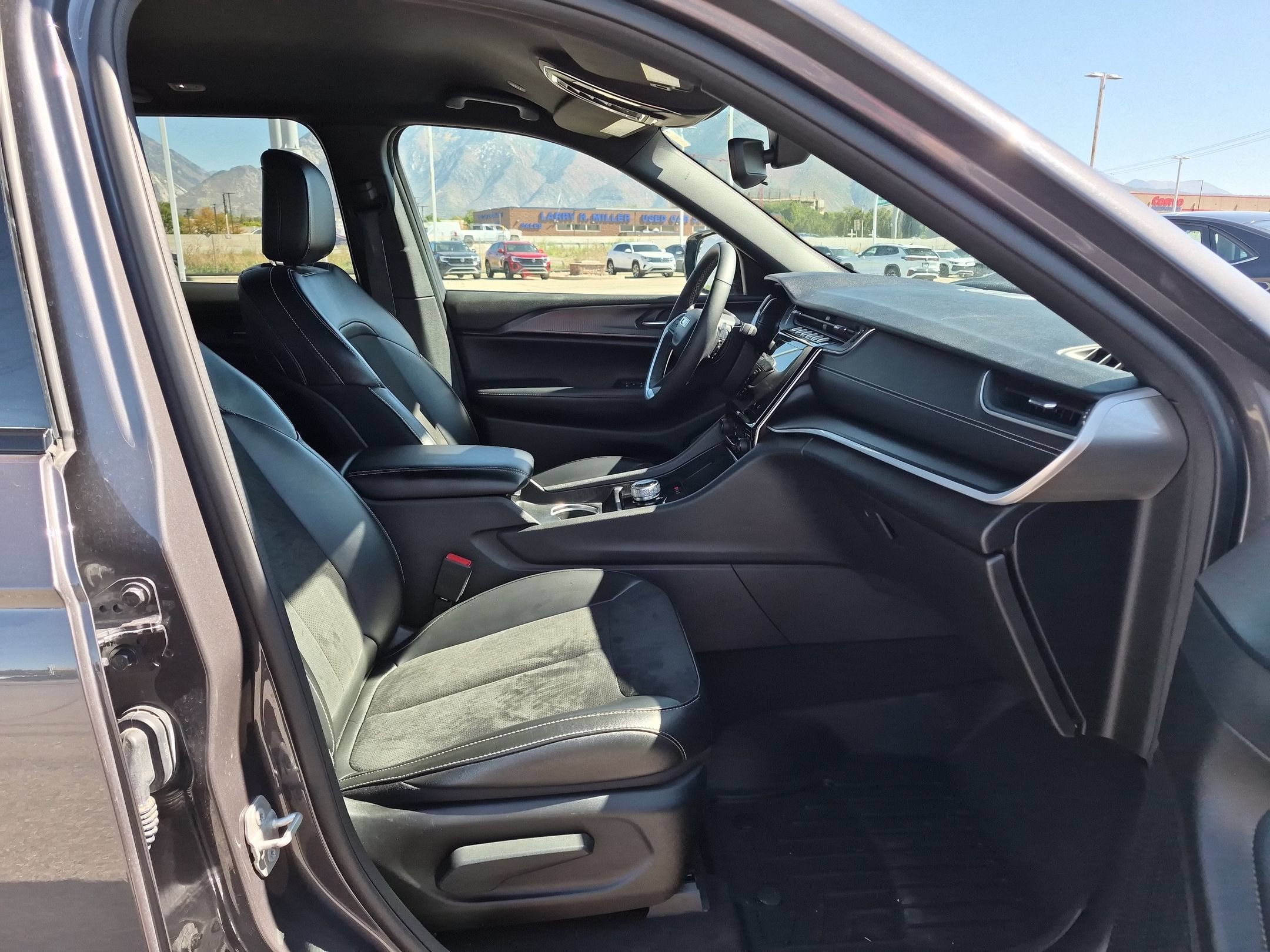 Used 2024 Baltic Gray Metallic Clearcoat Jeep Altitude image 30