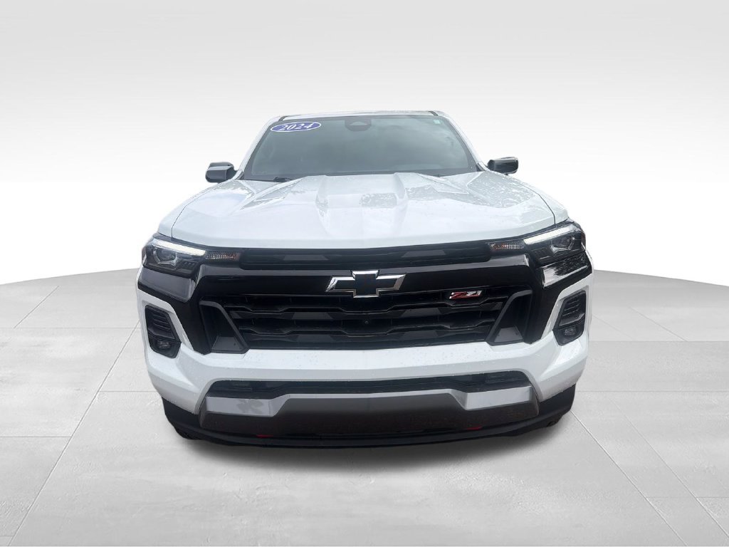 Used 2024 White Chevrolet Z71 image 8