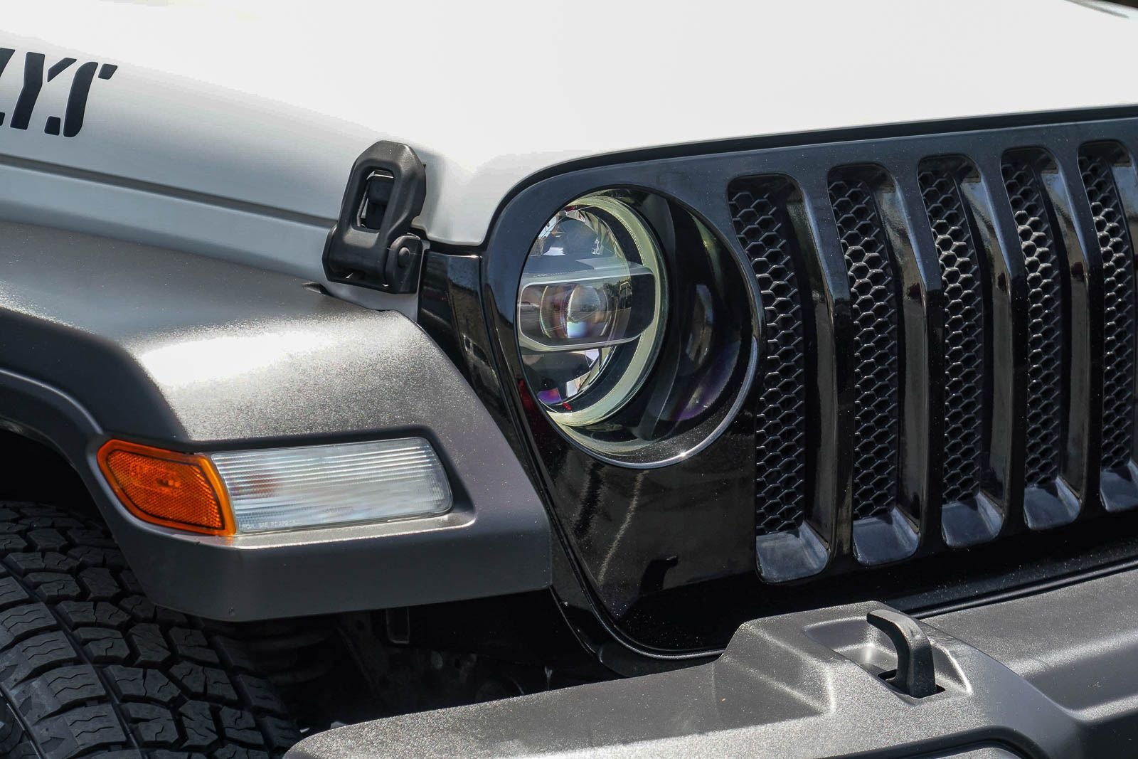 Used 2021 Bright White Clearcoat Jeep Unlimited Willys image 9