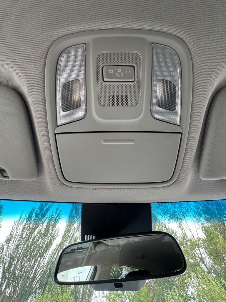 Used 2022 Snow White Pearl Kia LX image 20