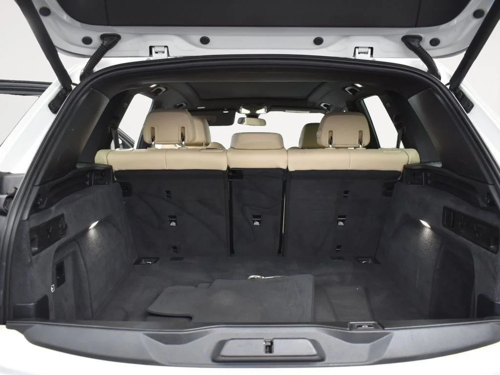 Used 2022 White BMW sDrive40i image 26