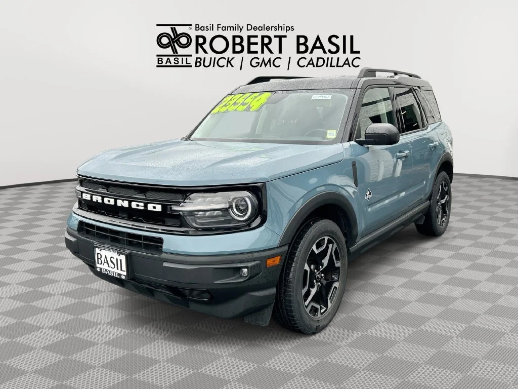 Used 2021  Ford Outer Banks image 1