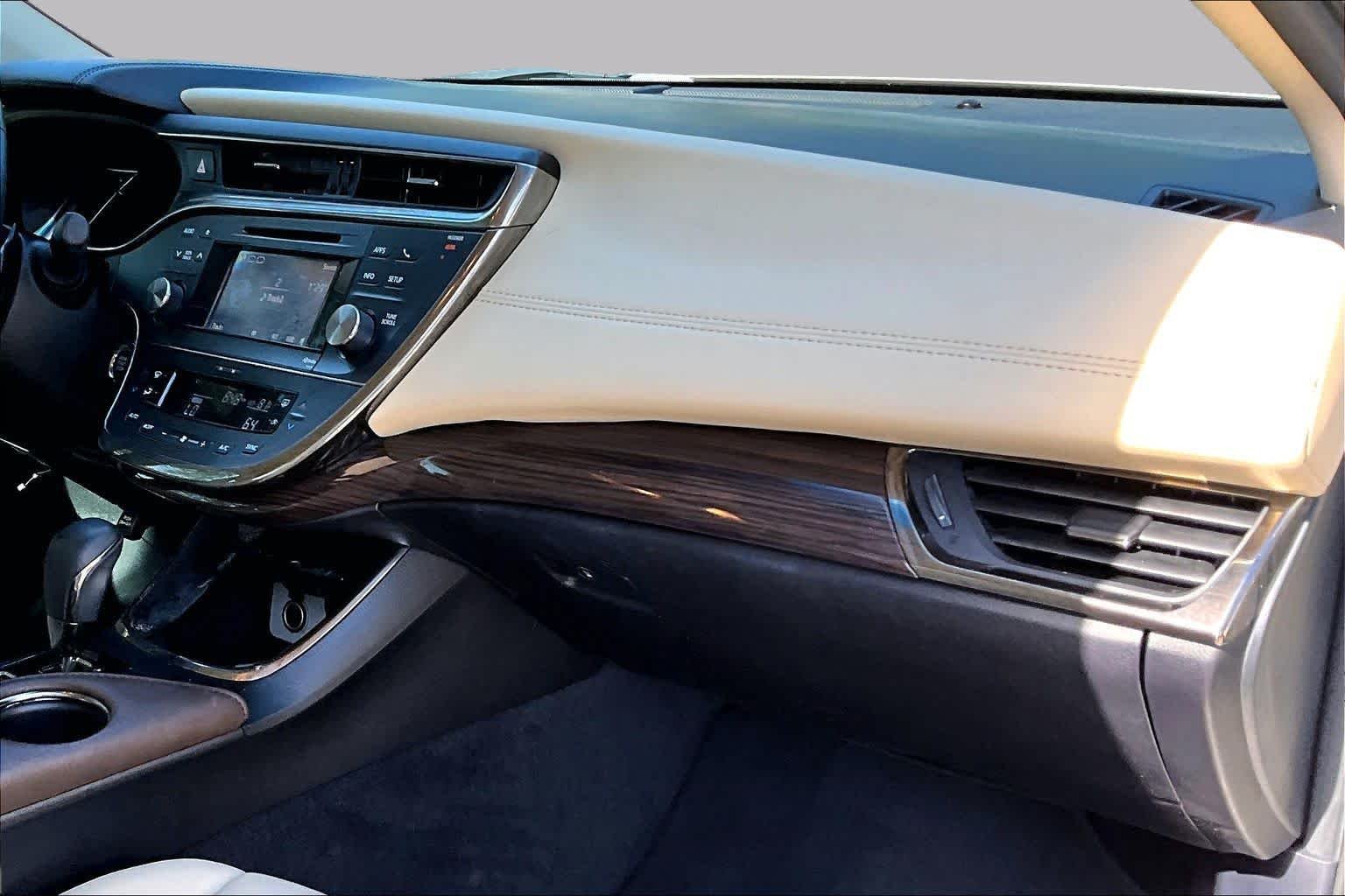 Used 2014 Creme Brulee Mica Toyota XLE image 19