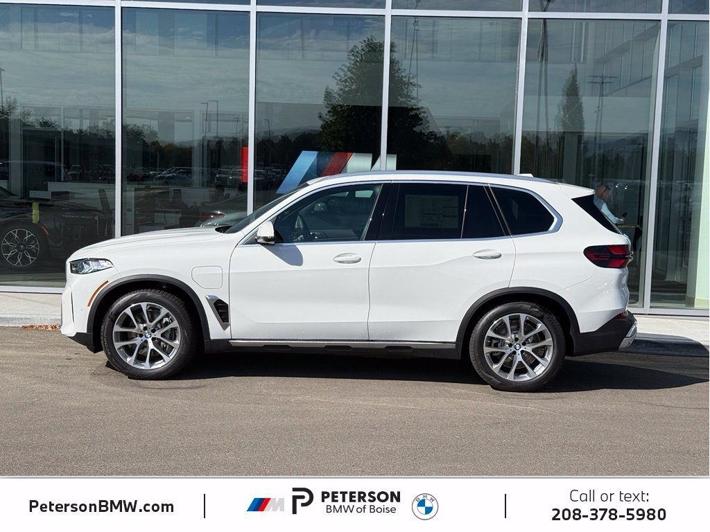 New 2026 Alpine White BMW xDrive50e image 2