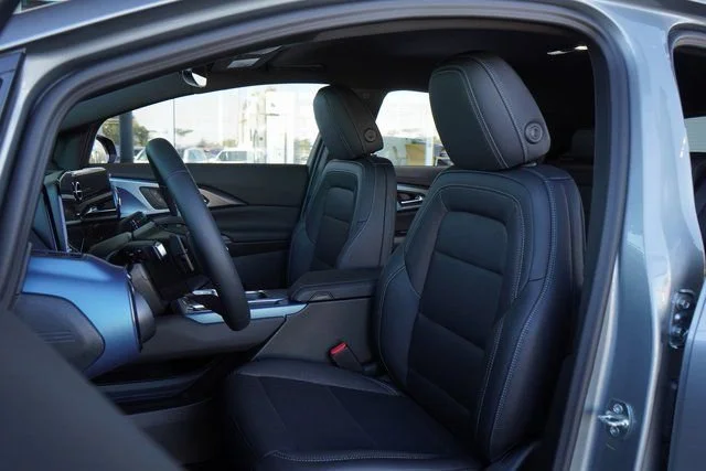 2025 Chevrolet Equinox EV LT - Photo 20