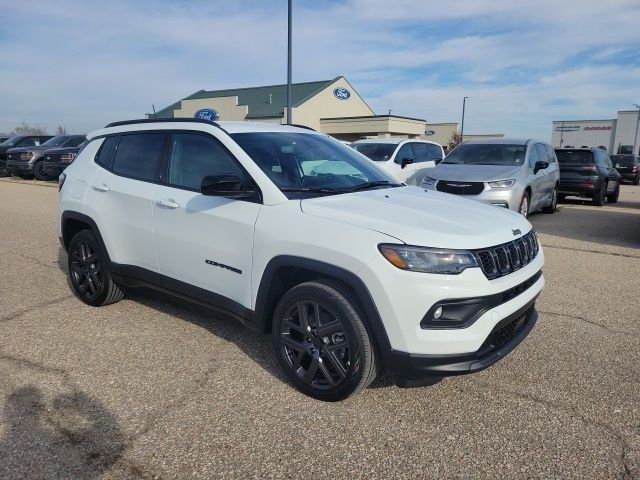 New 2026 Bright White Clearcoat Jeep Latitude image 17