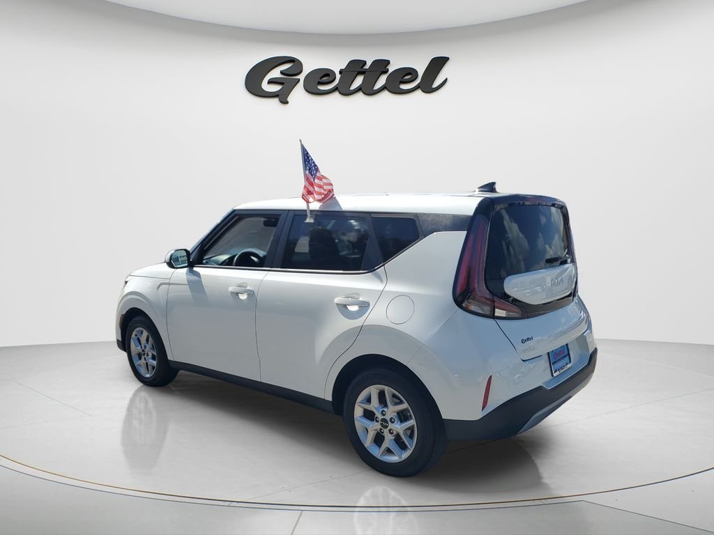 Used 2024 White Kia LX image 7