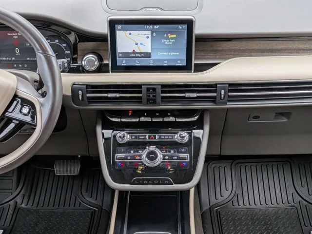 Used 2020 Blue Lincoln Reserve image 17