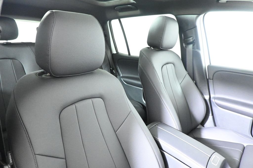 Used 2026 Polar White Mercedes-Benz GLB 250 image 32