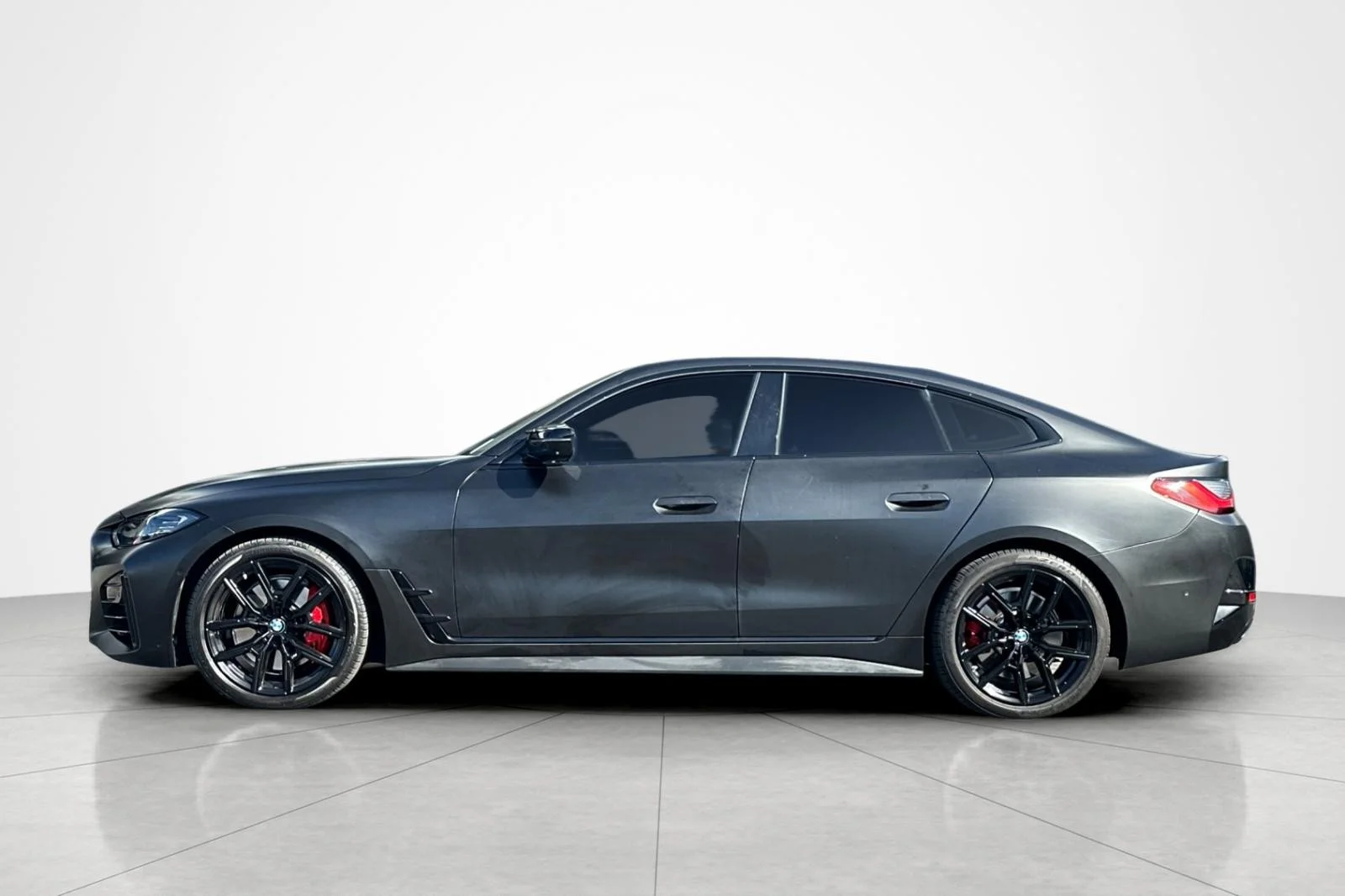 Used 2024 Black Sapphire Metallic BMW M440i image 2