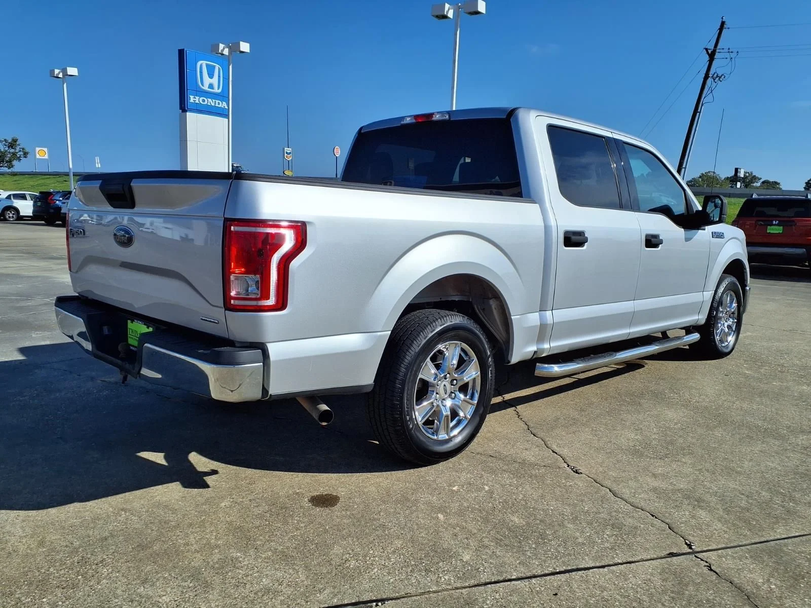 Used 2016 Silver Ford XLT image 2