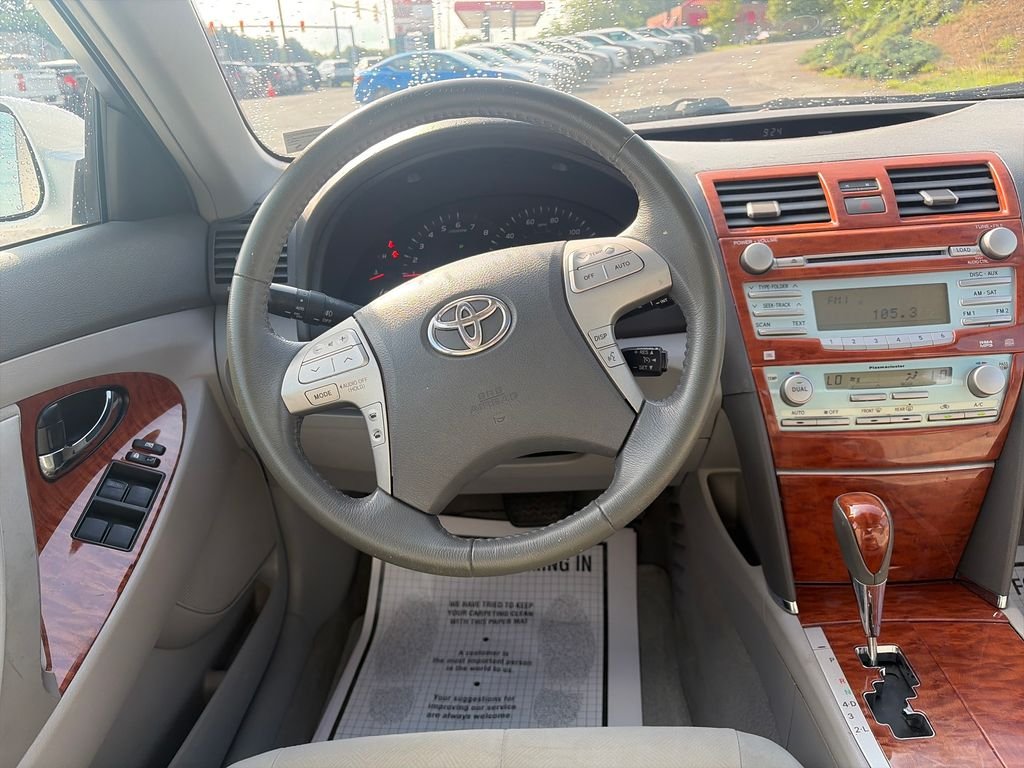 Used 2009 Super White Toyota  image 13