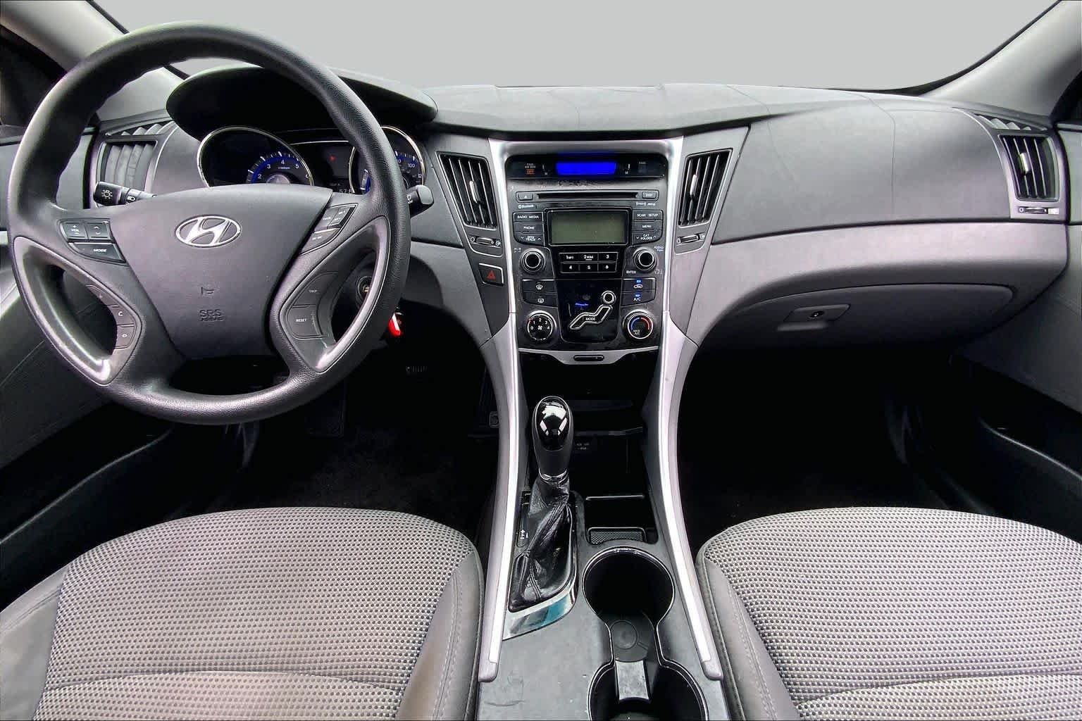 Used 2012 Radiant Silver Hyundai GLS image 15