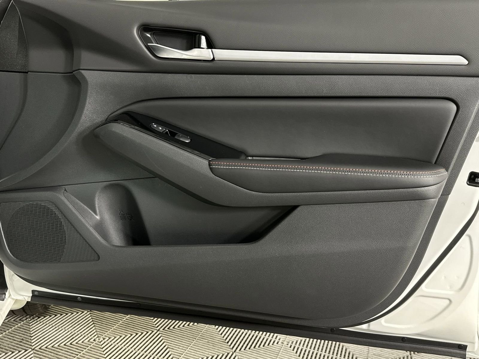 2025 Nissan Altima SR - Photo 31