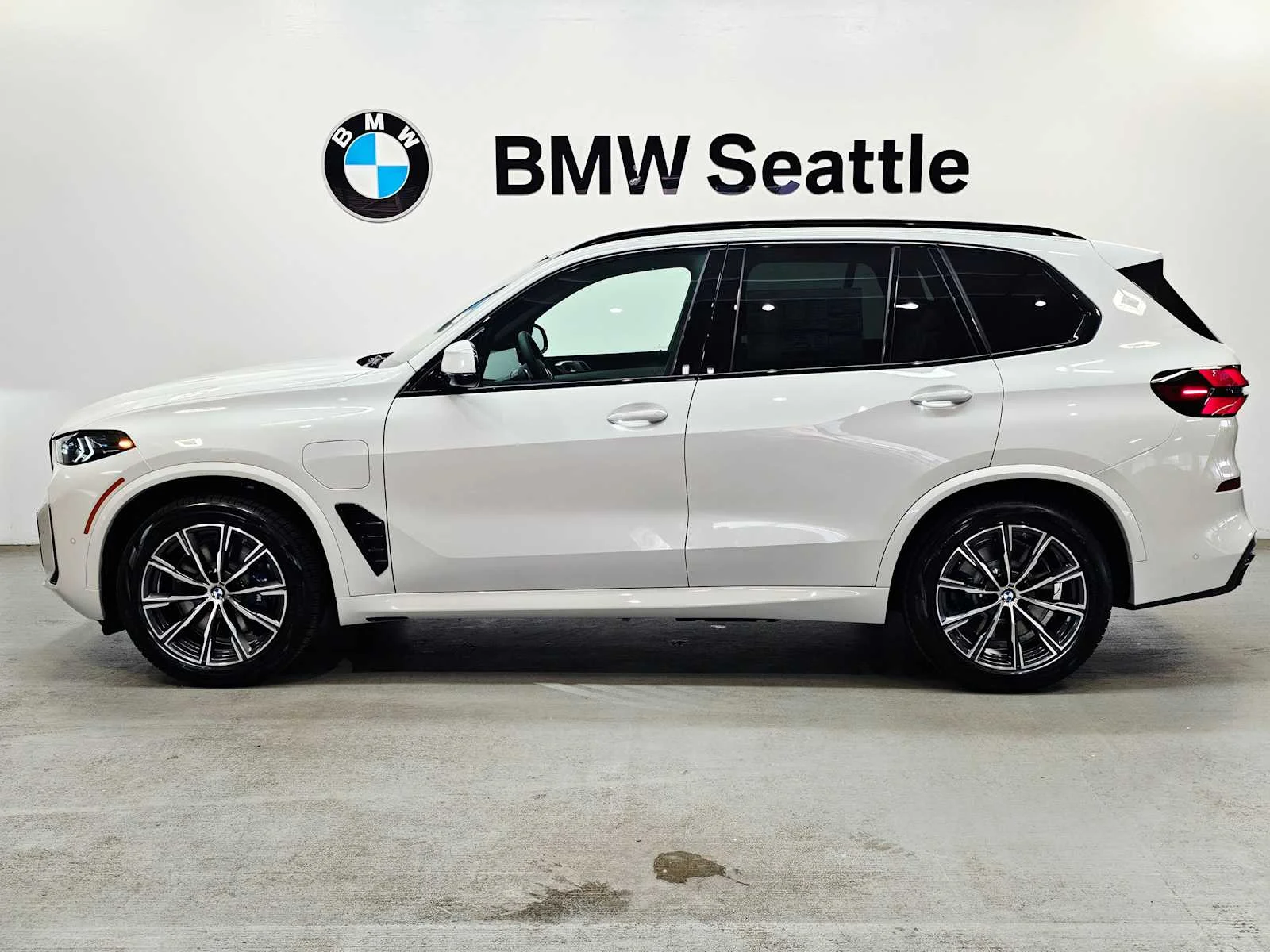 New 2026 Alpine White BMW xDrive50e image 3