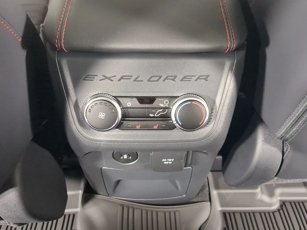 New 2026 Space White Metallic Ford ST-Line image 25