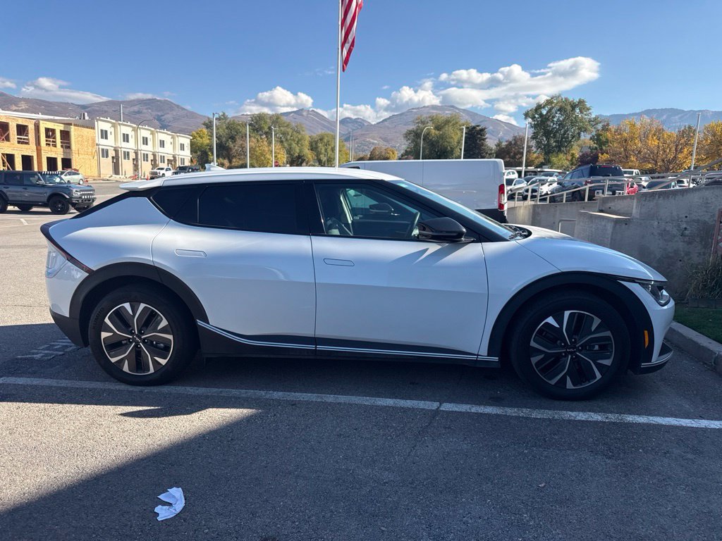 Certified Used 2024 Snow White Pearl Kia Light image 3