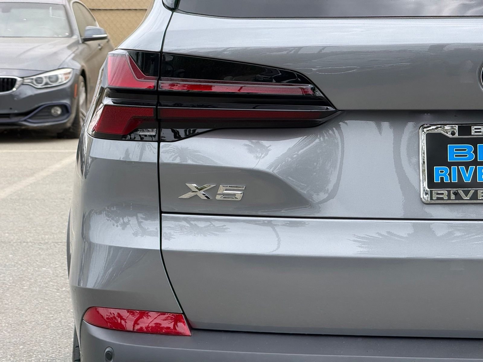 New 2026 Skyscraper Grey Metallic BMW sDrive40i image 15