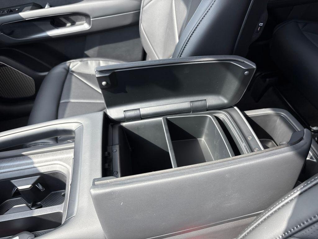 New 2027 Glacial White Pearl Kia SX image 23