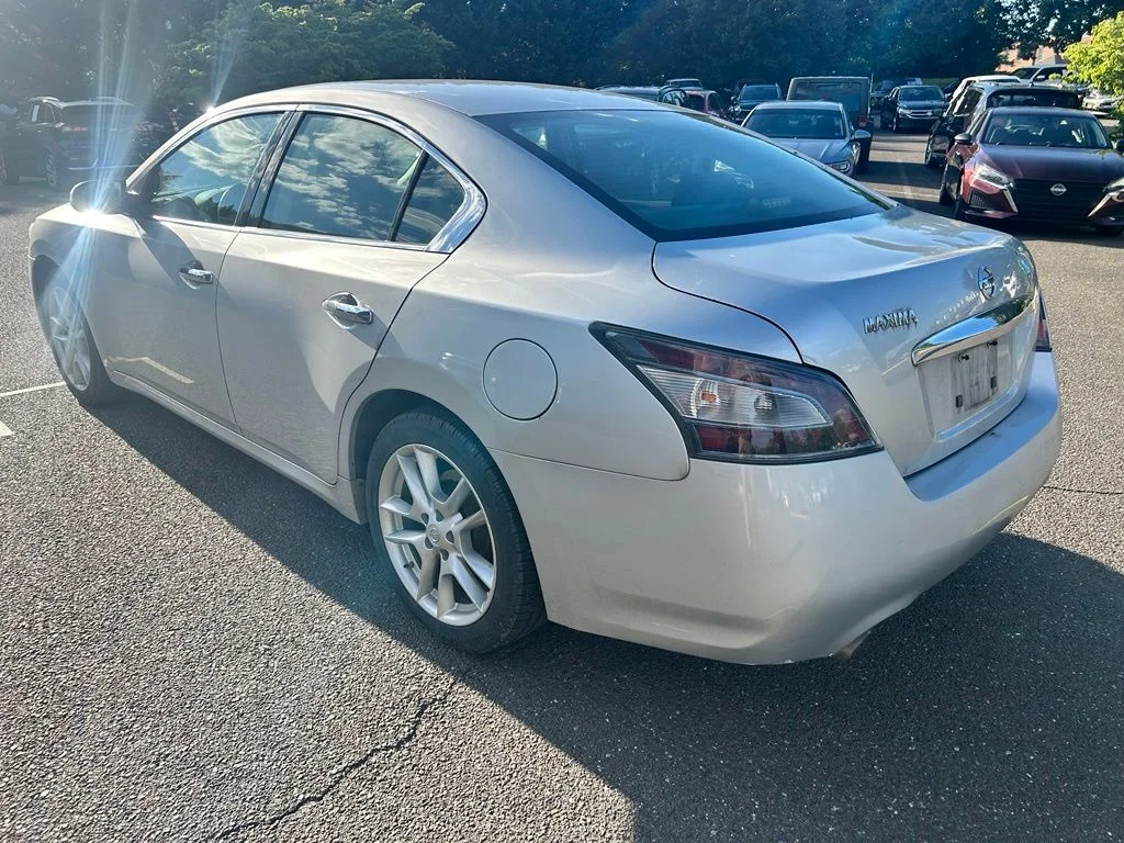 Used 2012  Nissan 3.5 S image 6