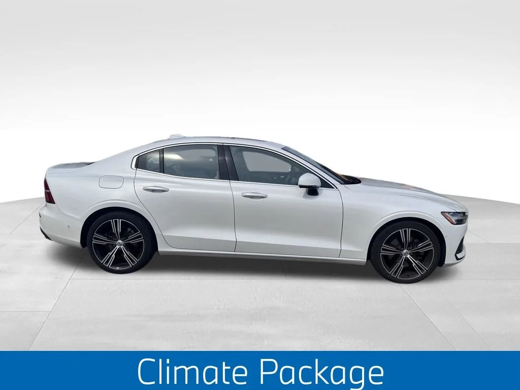 Used 2021 White Volvo T5 Inscription image 2